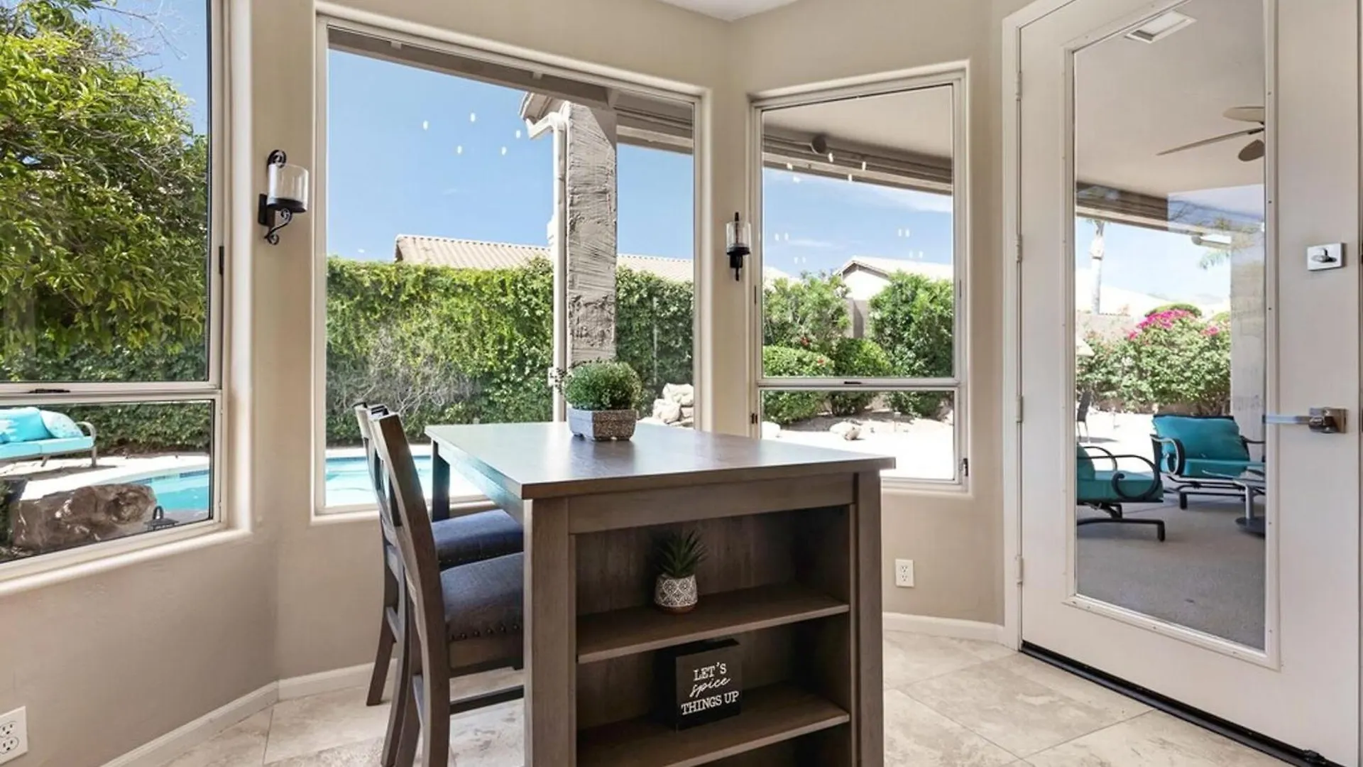Amazing Home In Great Location Wbackyard Oasis Scottsdale Nyaraló